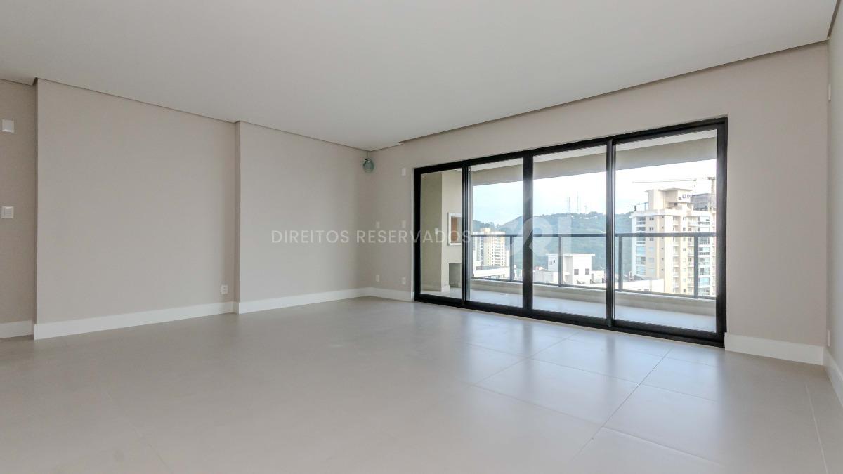Apartamento com 3 suítes no Edifício Barão de Albuquerque no bairro Fazenda em Itajaí