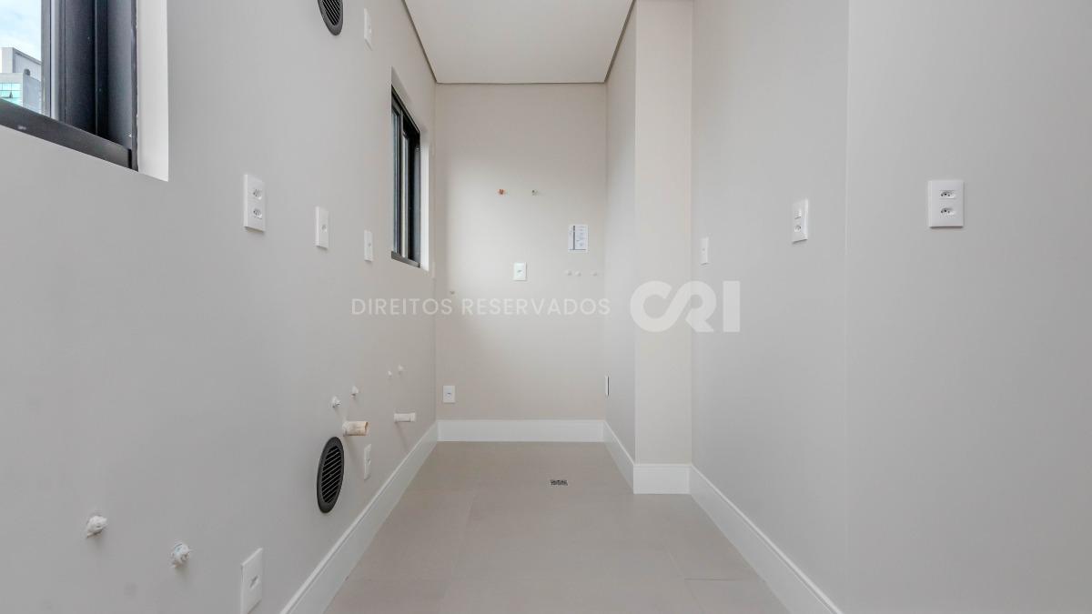 Apartamento com 3 suítes no Edifício Barão de Albuquerque no bairro Fazenda em Itajaí