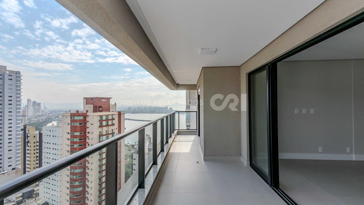 Apartamento com 3 suítes no Edifício Barão de Albuquerque no bairro Fazenda em Itajaí