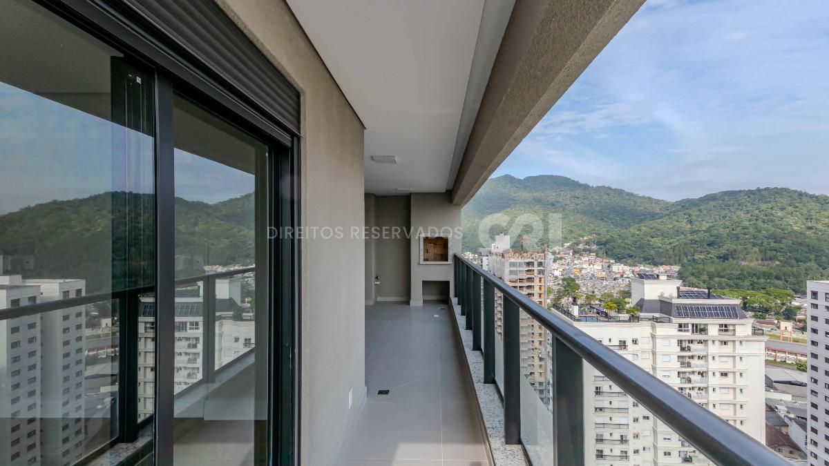 Apartamento com 3 suítes no Edifício Barão de Albuquerque no bairro Fazenda em Itajaí