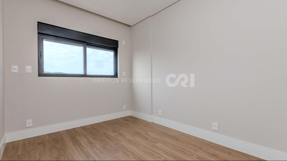 Apartamento com 3 suítes no Edifício Barão de Albuquerque no bairro Fazenda em Itajaí