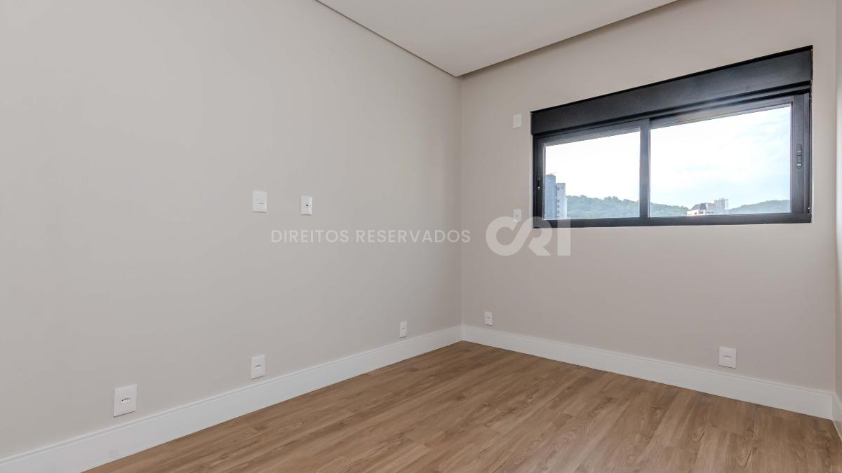 Apartamento com 3 suítes no Edifício Barão de Albuquerque no bairro Fazenda em Itajaí