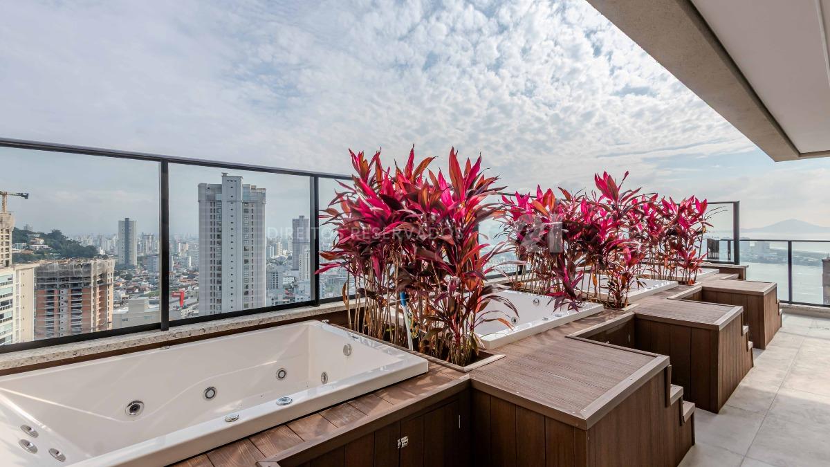 Apartamento com 3 suítes no Edifício Barão de Albuquerque no bairro Fazenda em Itajaí