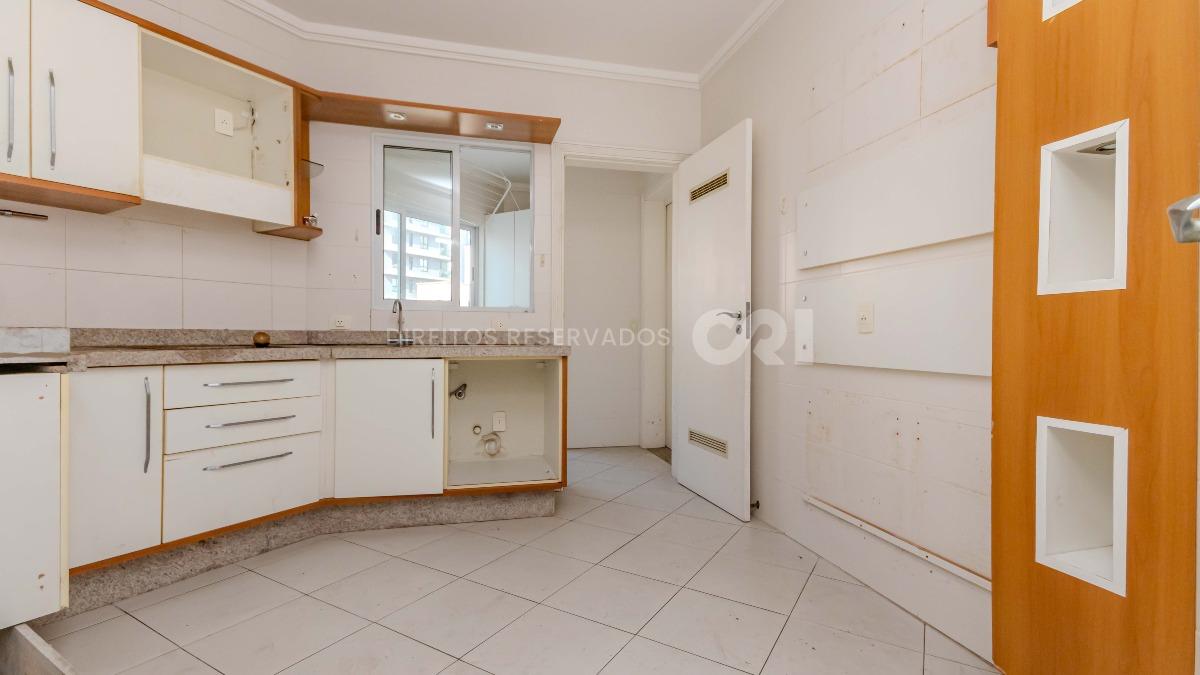 Apartamento com 3 quartos no Edificio Imperialle no Pioneiros em Balneario Camboriú