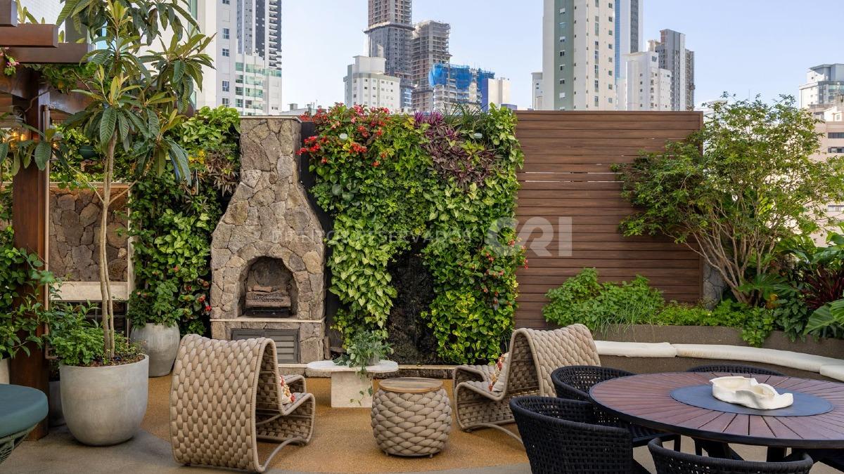 Apartamento Diferenciado com 3 Suítes no Phoenix Tower na Barra Sul de Balneário Camboriú