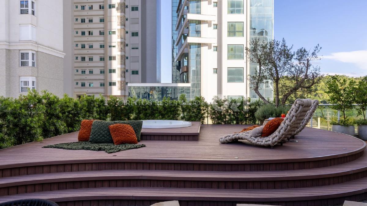 Apartamento Diferenciado com 3 Suítes no Phoenix Tower na Barra Sul de Balneário Camboriú
