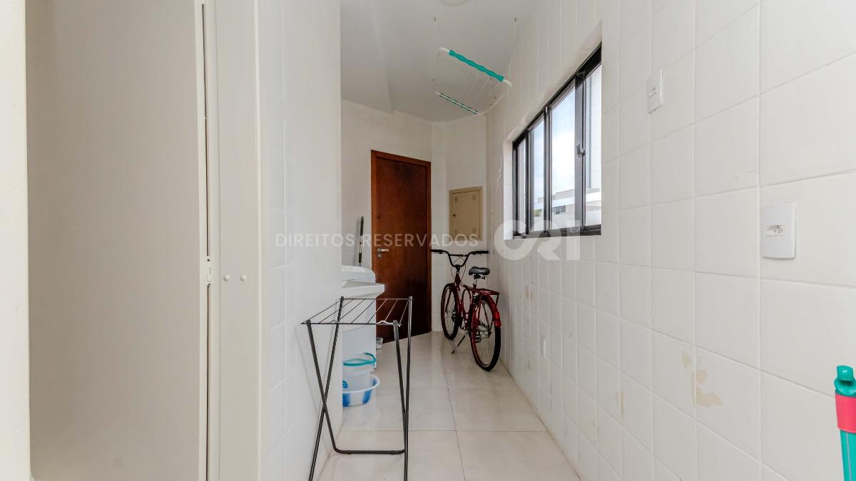 Apartamento com 3 quartos no Edifício Sagres no Centro de Itajaí