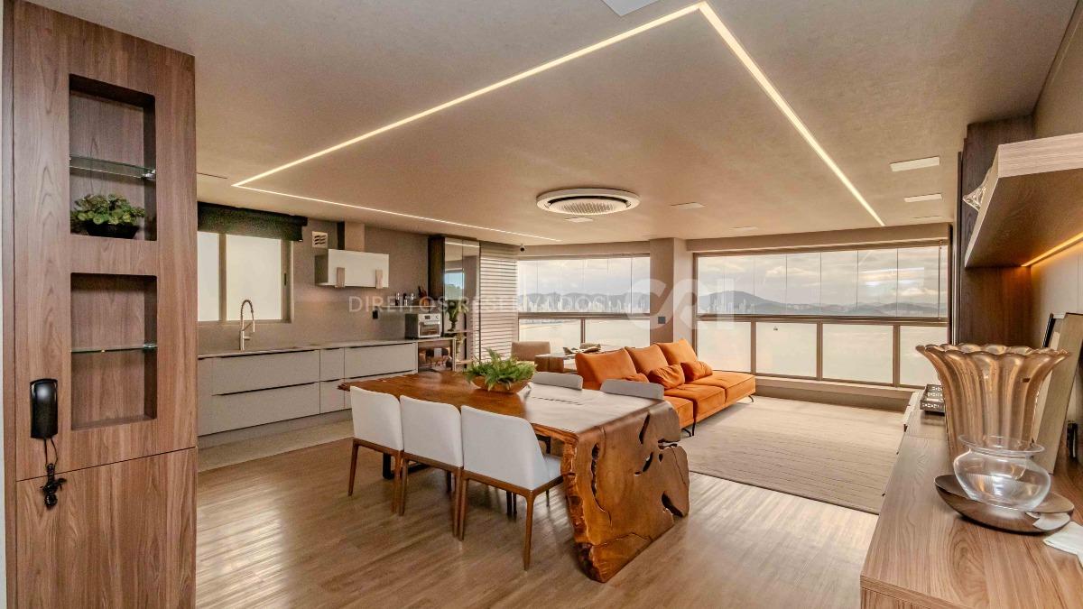 Apartamento com 4 suítes no Edifício Baturité na Barra Sul em Balneário Camboriú