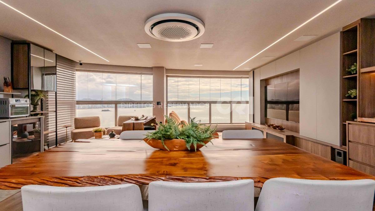 Apartamento com 4 suítes no Edifício Baturité na Barra Sul em Balneário Camboriú