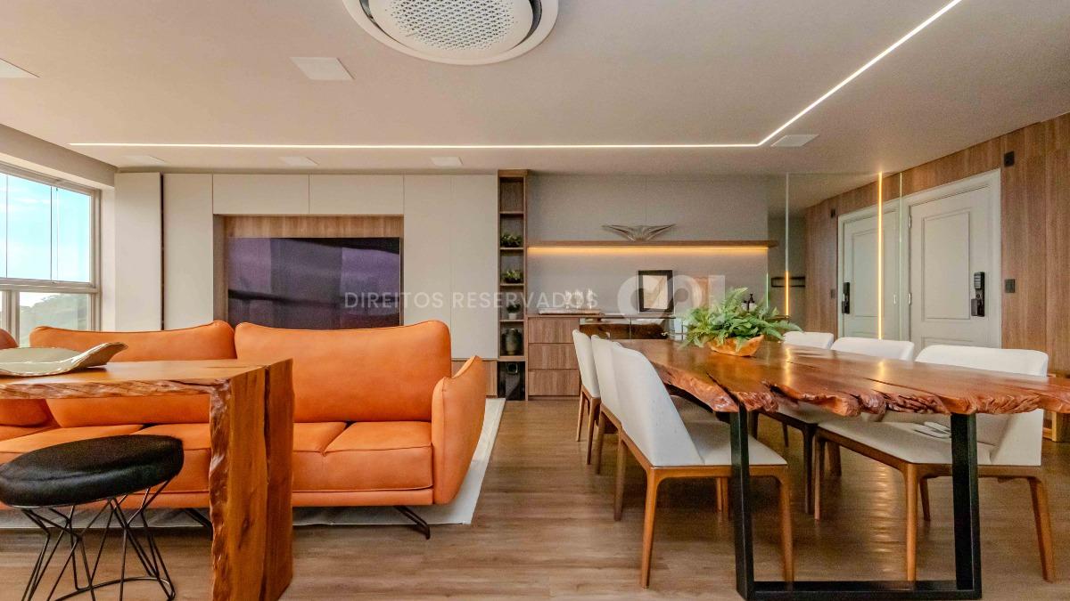 Apartamento com 4 suítes no Edifício Baturité na Barra Sul em Balneário Camboriú