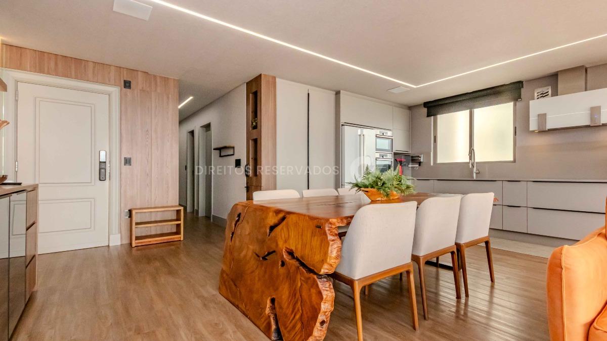 Apartamento com 4 suítes no Edifício Baturité na Barra Sul em Balneário Camboriú