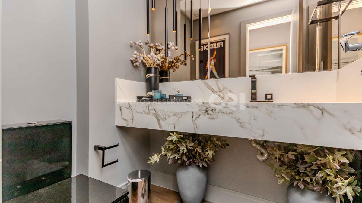 Apartamento com 4 suítes no Edifício Baturité na Barra Sul em Balneário Camboriú