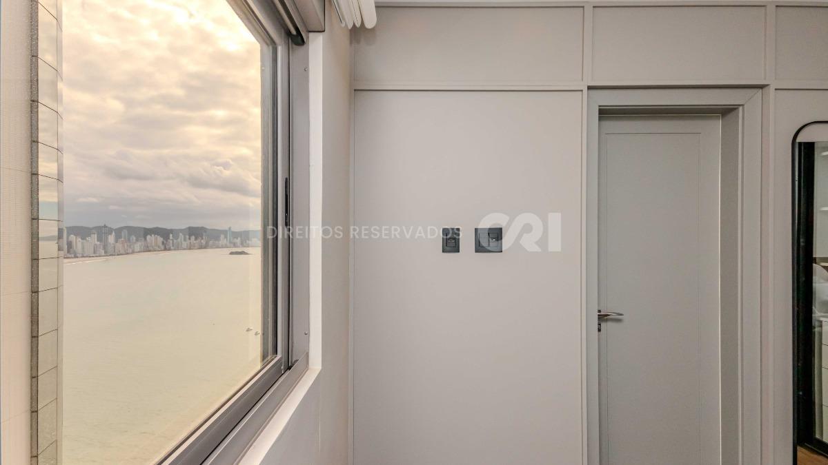 Apartamento com 4 suítes no Edifício Baturité na Barra Sul em Balneário Camboriú