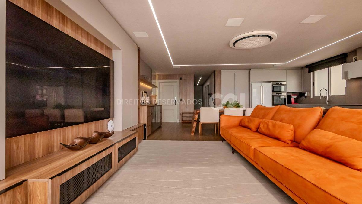 Apartamento com 4 suítes no Edifício Baturité na Barra Sul em Balneário Camboriú