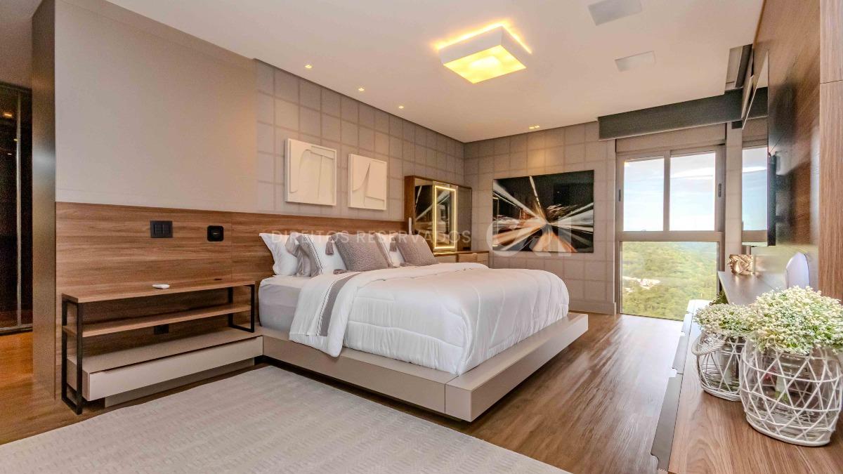 Apartamento com 4 suítes no Edifício Baturité na Barra Sul em Balneário Camboriú