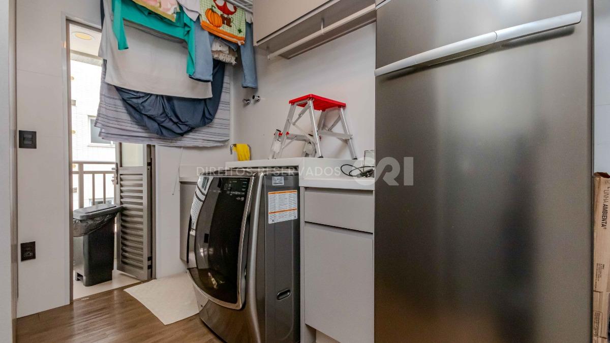 Apartamento com 4 suítes no Edifício Baturité na Barra Sul em Balneário Camboriú