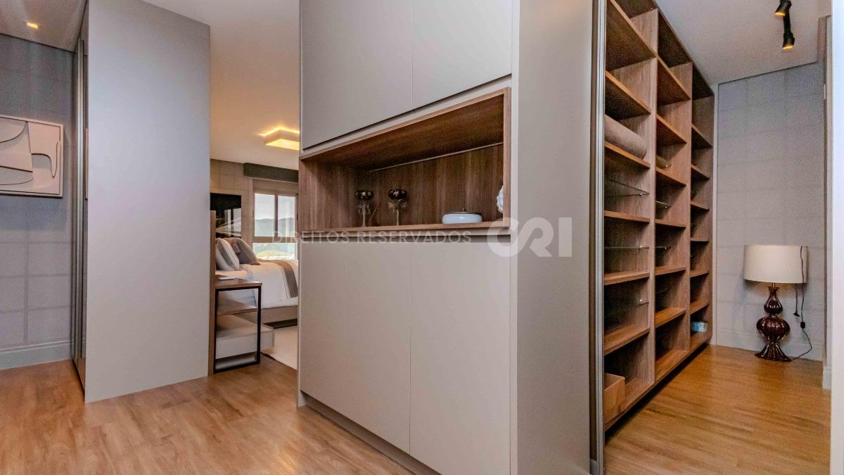 Apartamento com 4 suítes no Edifício Baturité na Barra Sul em Balneário Camboriú