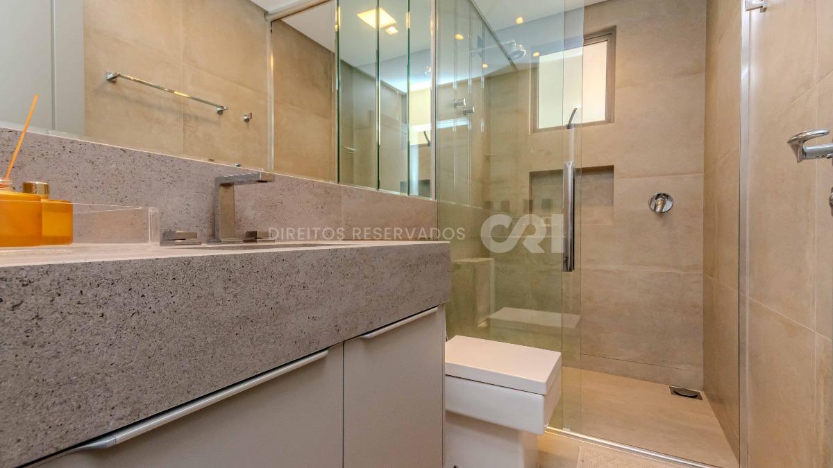 Apartamento com 4 suítes no Edifício Baturité na Barra Sul em Balneário Camboriú