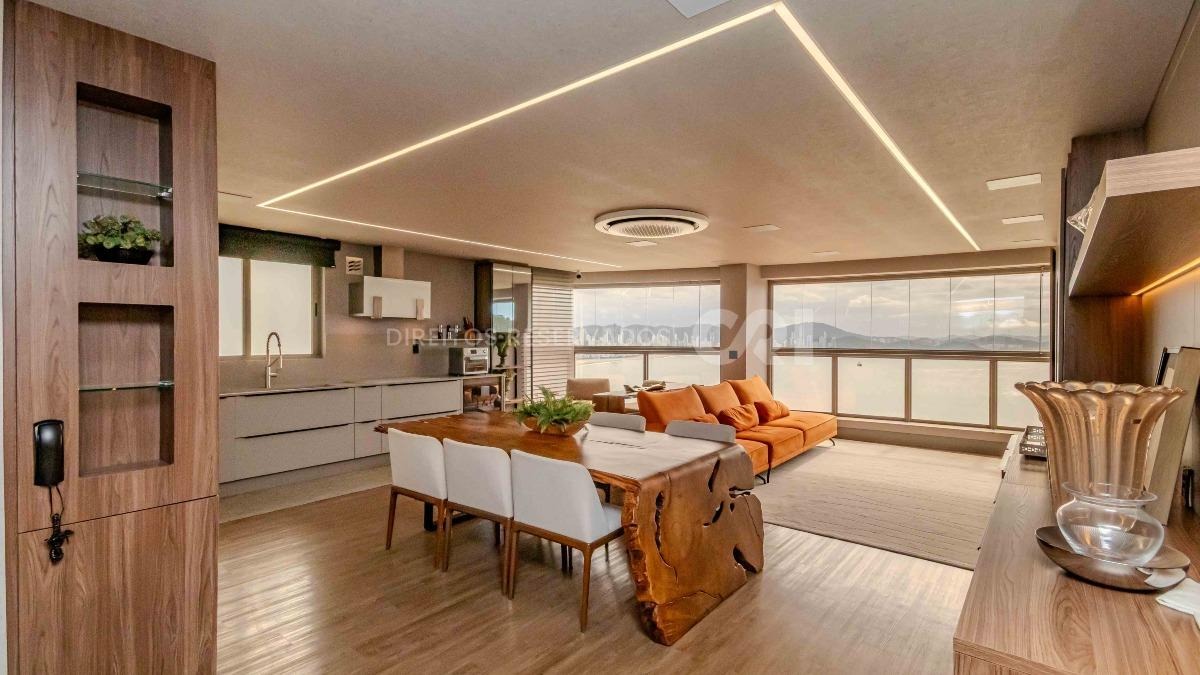 Apartamento com 4 suítes no Edifício Baturité na Barra Sul em Balneário Camboriú