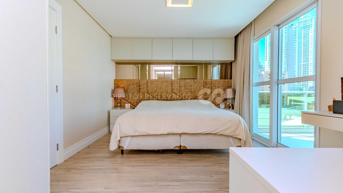 Apartamento com 3 Suítes no Phoenix Tower na Barra Sul de Balneário Camboriú