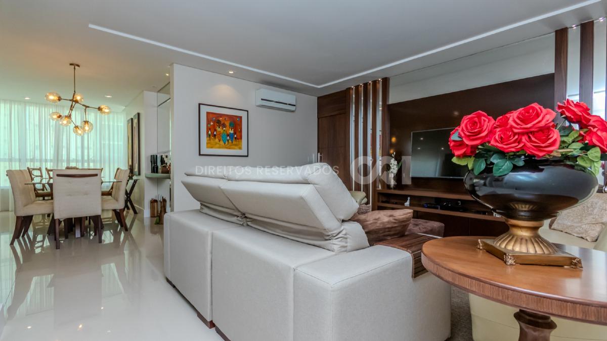 Apartamento com 4 Suítes no Lumiére Residence na Meia Praia em Itapema