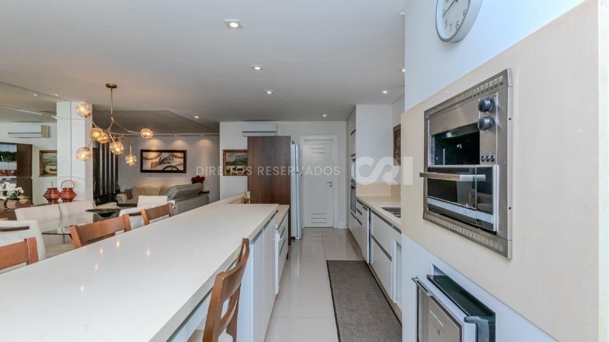 Apartamento com 4 Suítes no Lumiére Residence na Meia Praia em Itapema