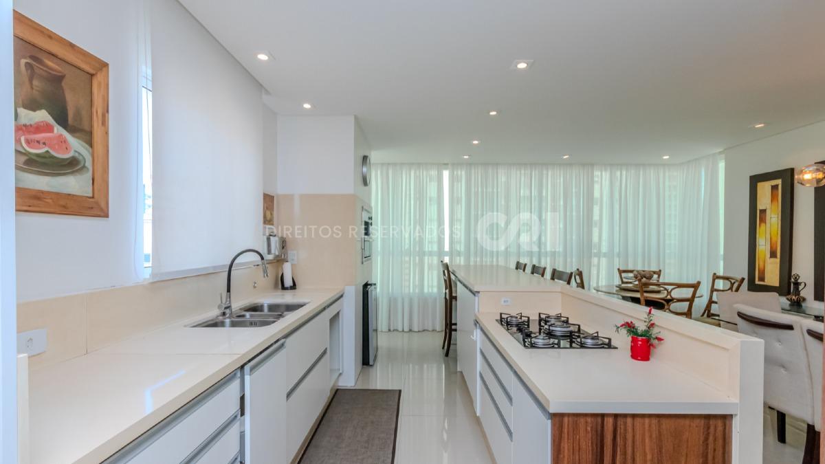 Apartamento com 4 Suítes no Lumiére Residence na Meia Praia em Itapema