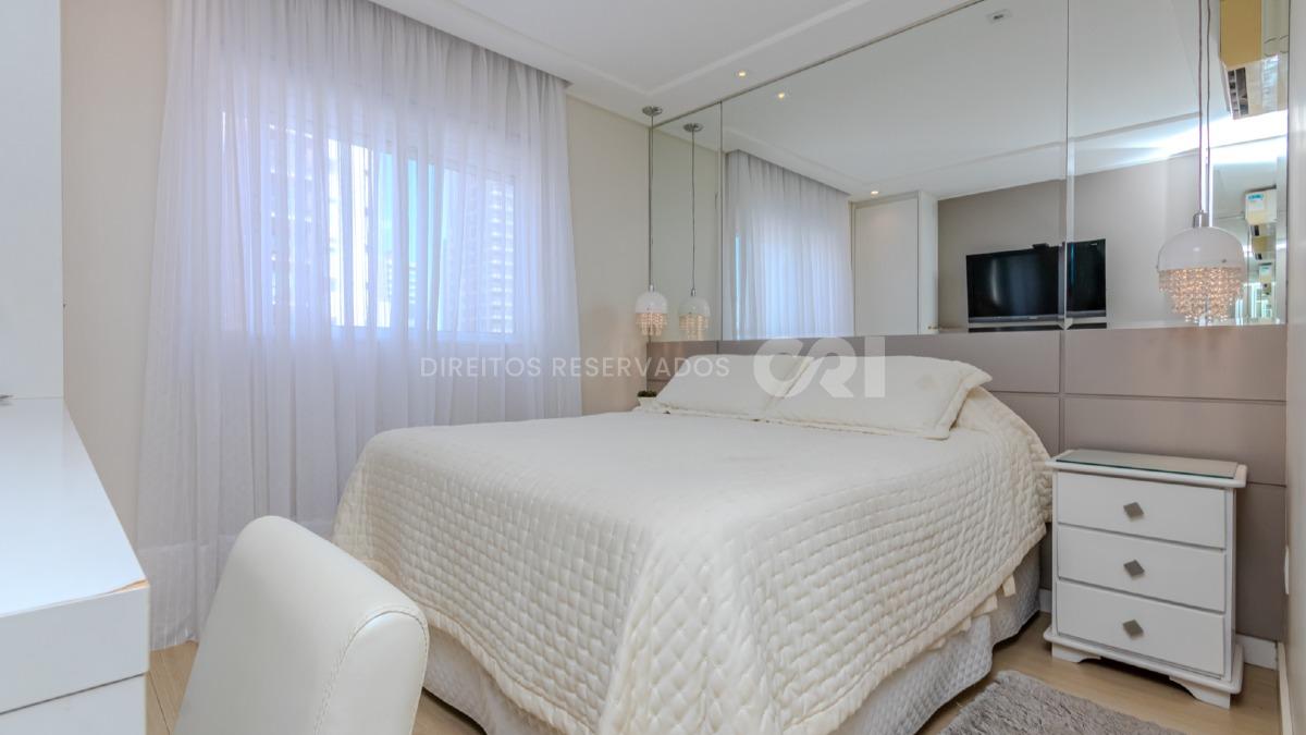 Apartamento com 4 Suítes no Lumiére Residence na Meia Praia em Itapema