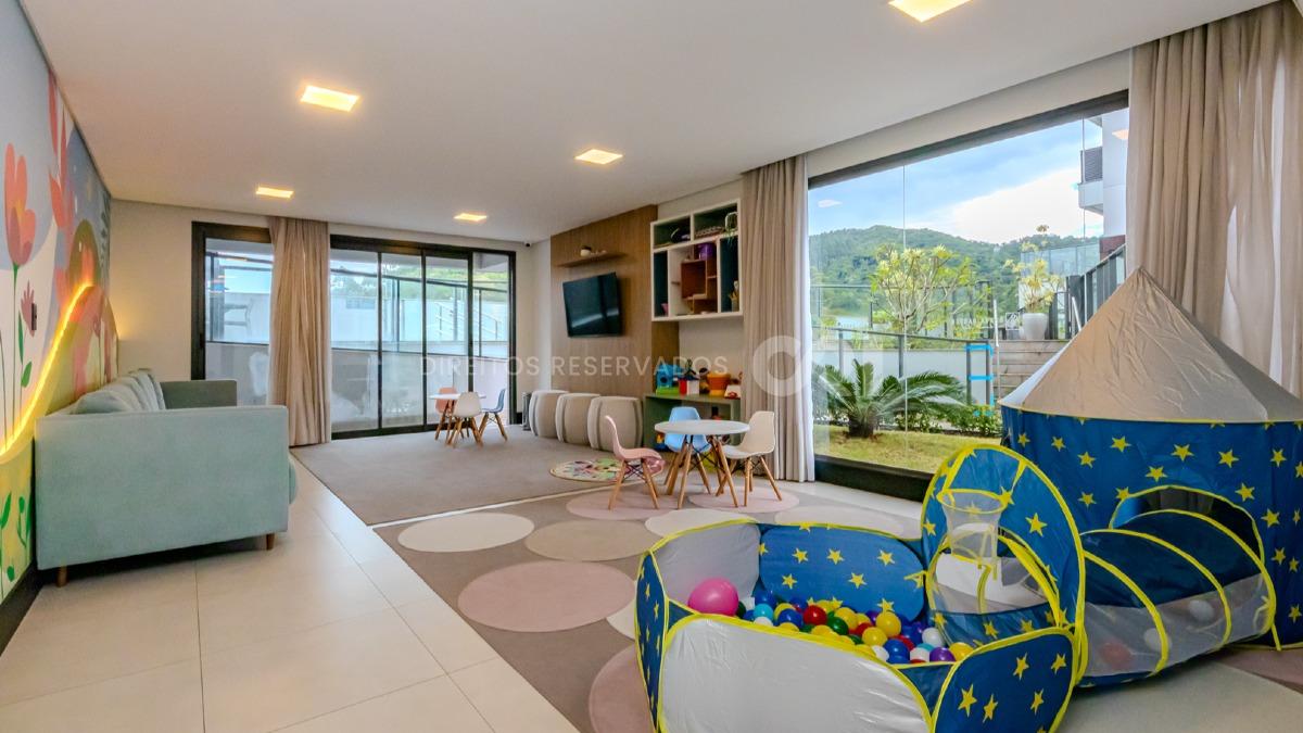 Apartamento com 3 suítes no Brava Garden na Praia Brava em Itajaí