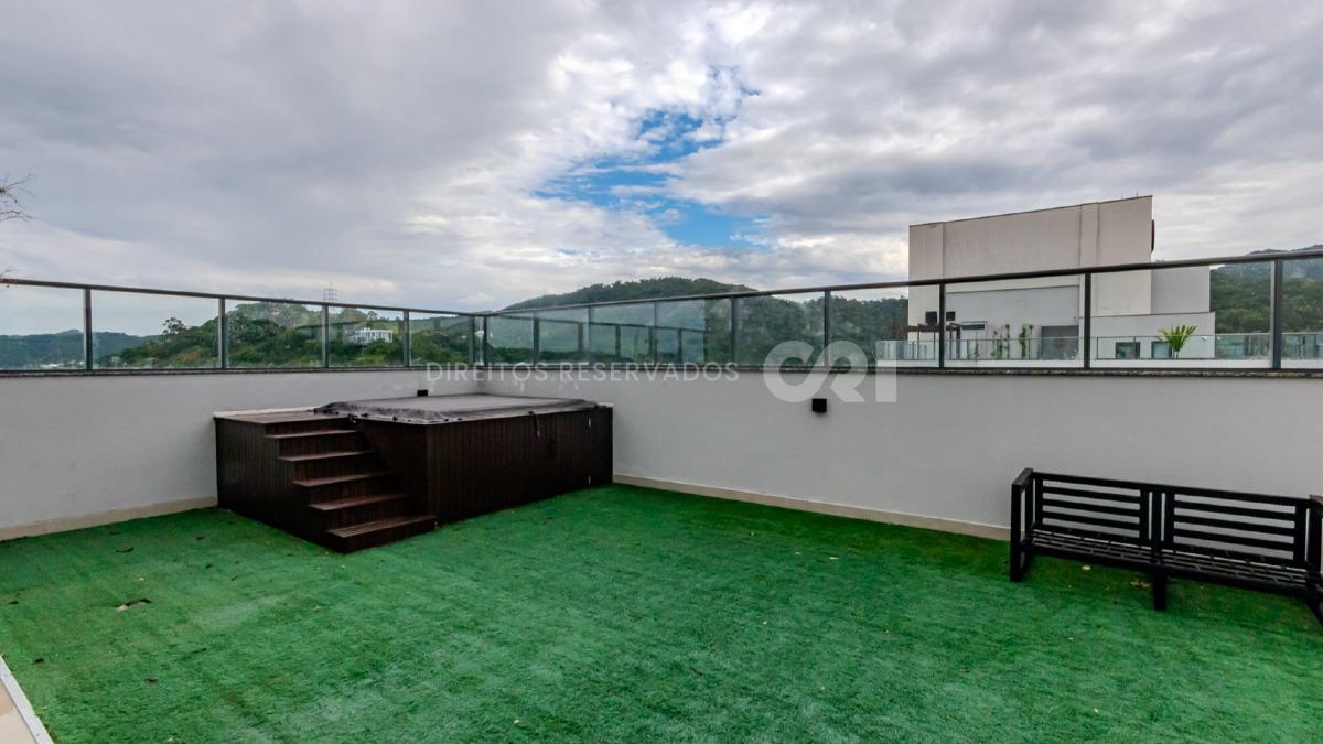 Apartamento com 3 suítes no Brava Garden na Praia Brava em Itajaí