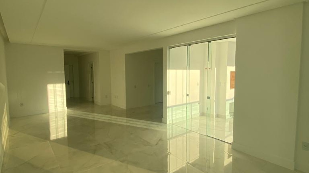 Apartamento com 4 Suítes no Porto Vila Residence em Meia Praia, Itapema