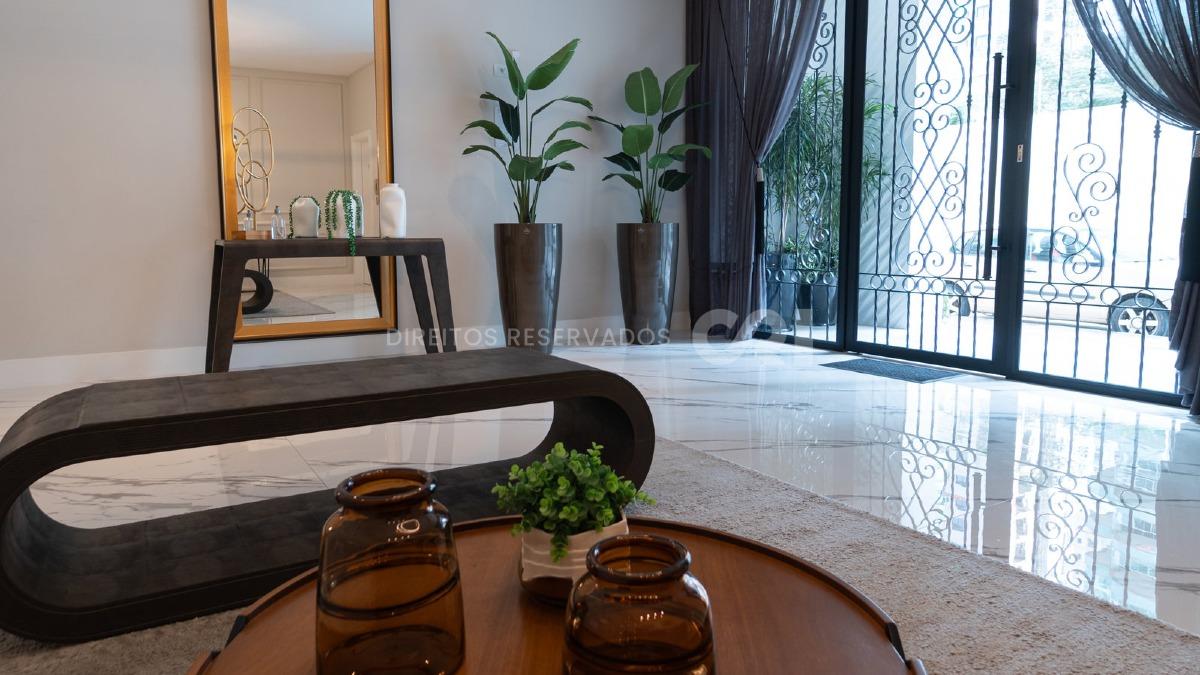 Apartamento com 4 Suítes no Porto Vila Residence em Meia Praia, Itapema