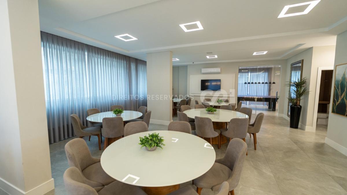 Apartamento com 4 Suítes no Porto Vila Residence em Meia Praia, Itapema