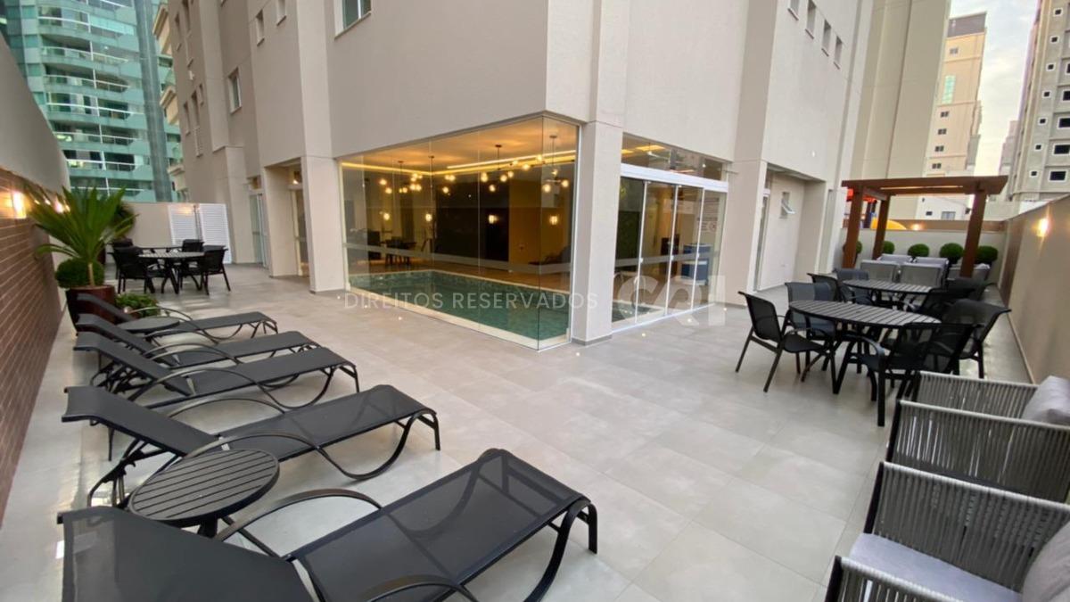Apartamento com 4 Suítes no Porto Vila Residence em Meia Praia, Itapema