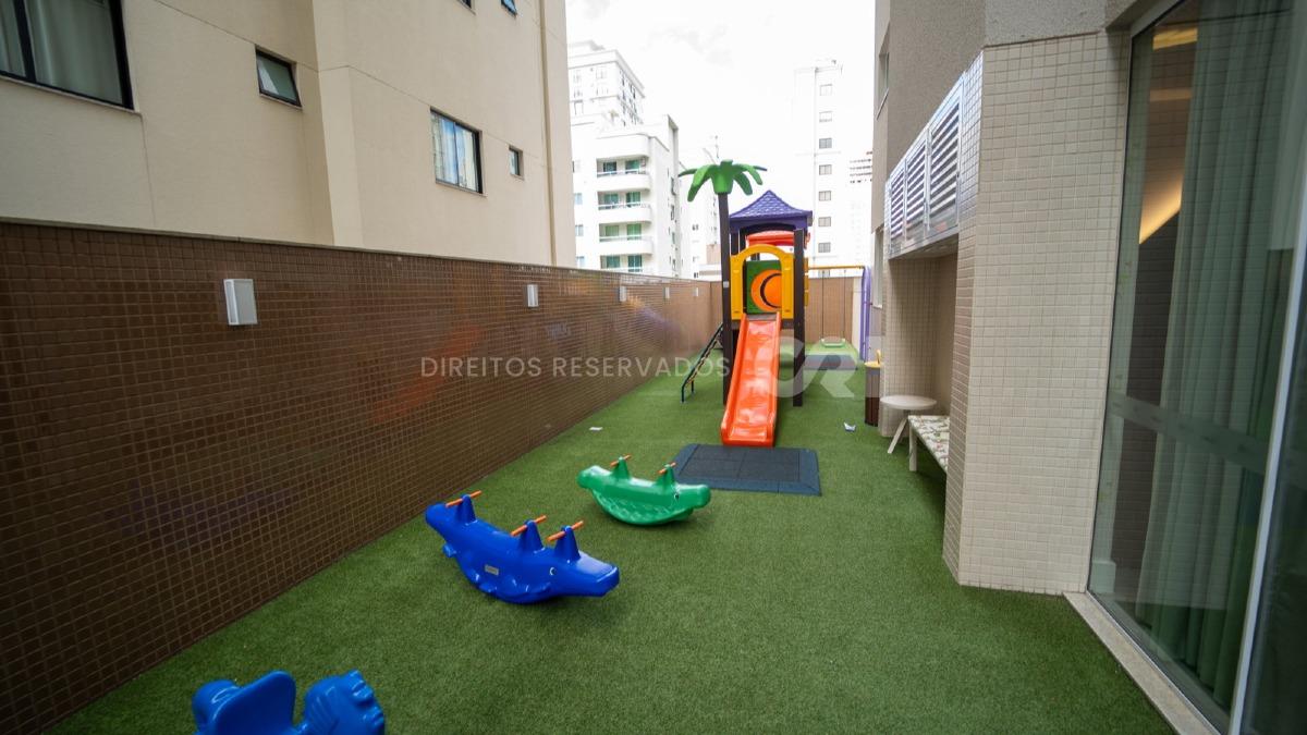 Apartamento com 4 Suítes no Porto Vila Residence em Meia Praia, Itapema