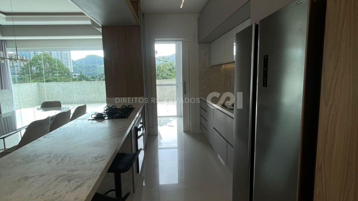 Apartamento com 3 Suítes no Le Tre Torri no Centro de Itapema