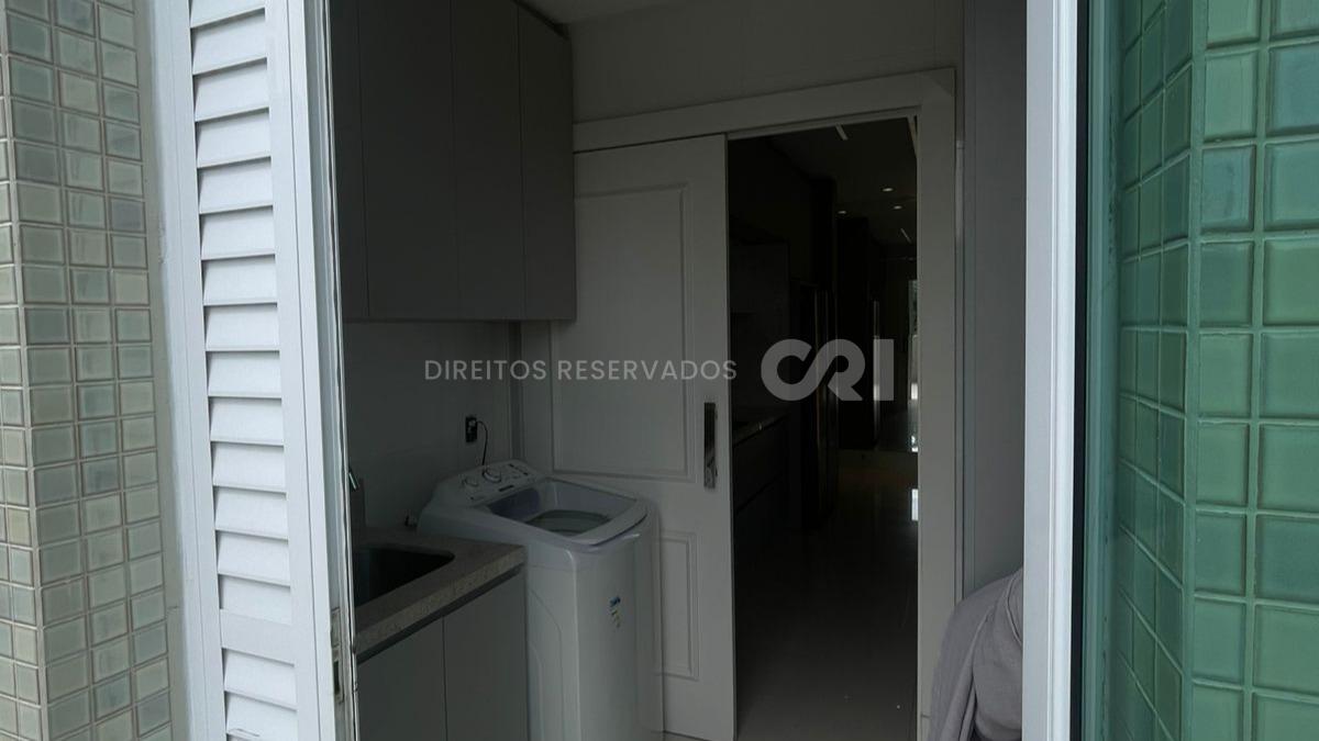 Apartamento com 3 Suítes no Le Tre Torri no Centro de Itapema