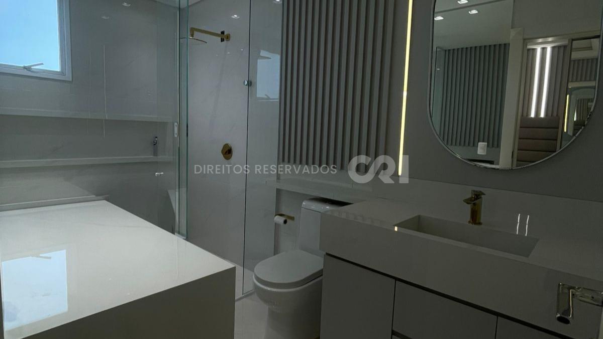 Apartamento com 3 Suítes no Le Tre Torri no Centro de Itapema