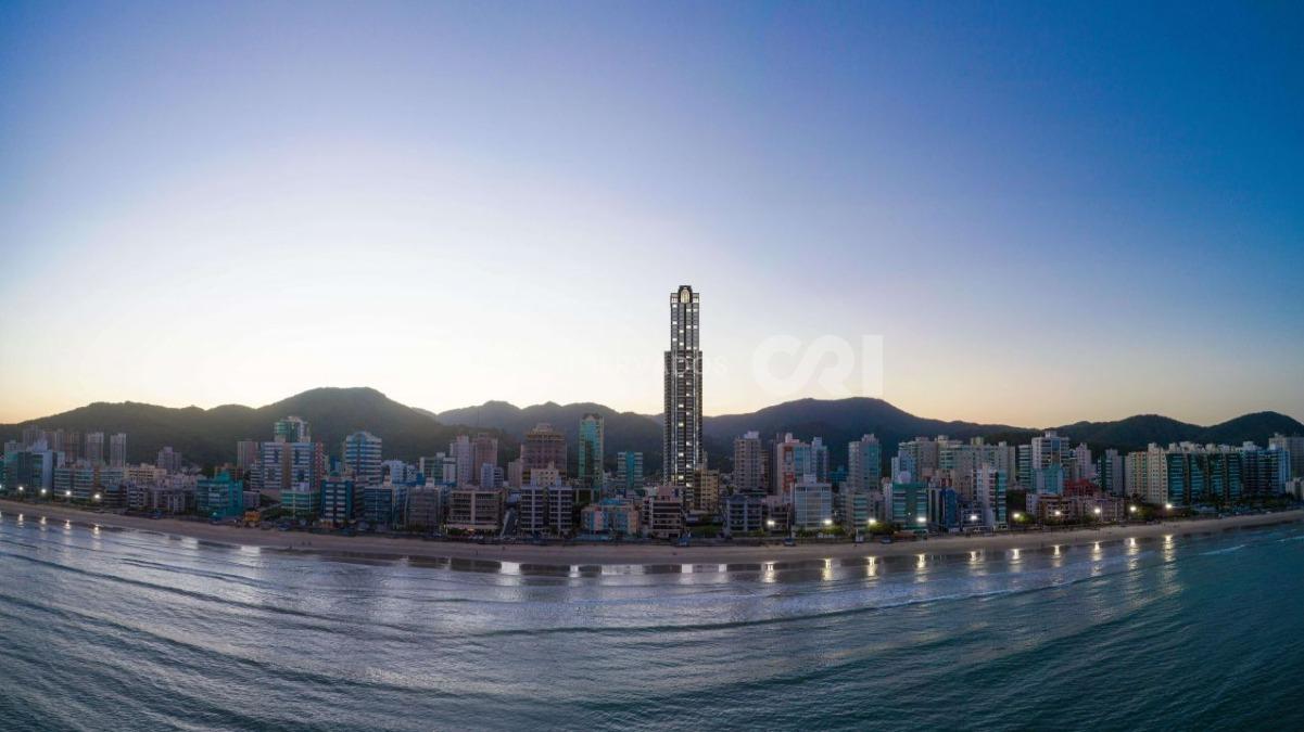 Apartamento com 4 Suítes no Edifício La Rocca no Centro de Itapema