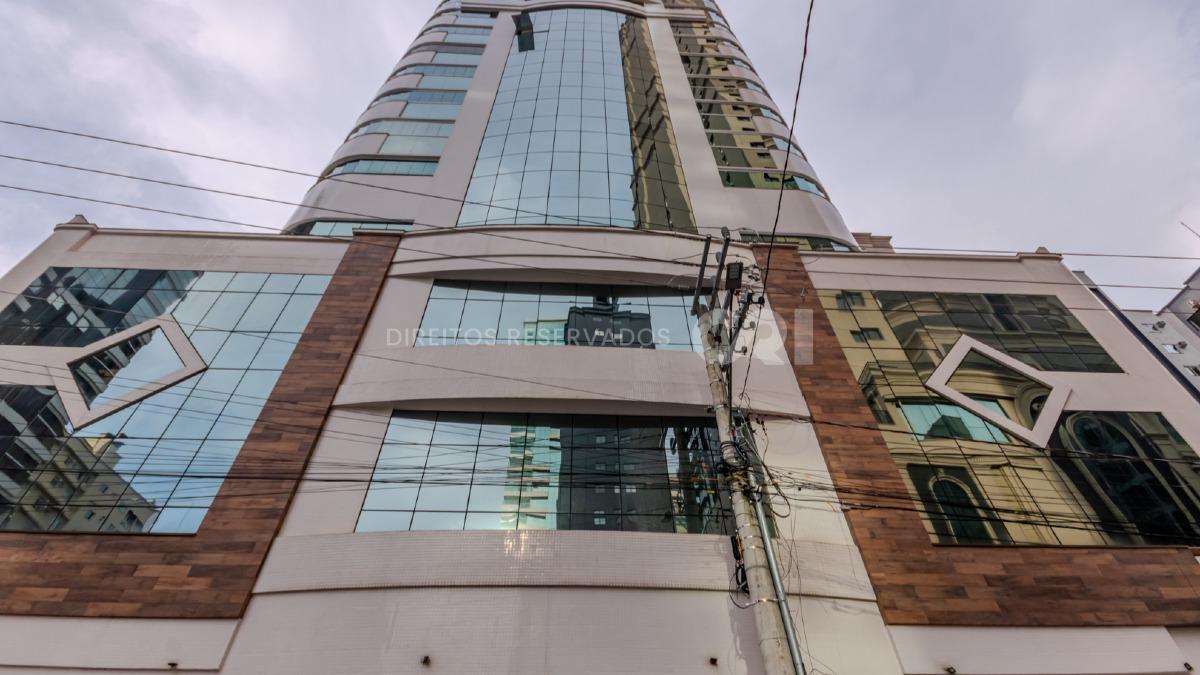 Apartamento com 3 Suítes no Edifício Vicenzo Residence na Meia Praia em Itapema