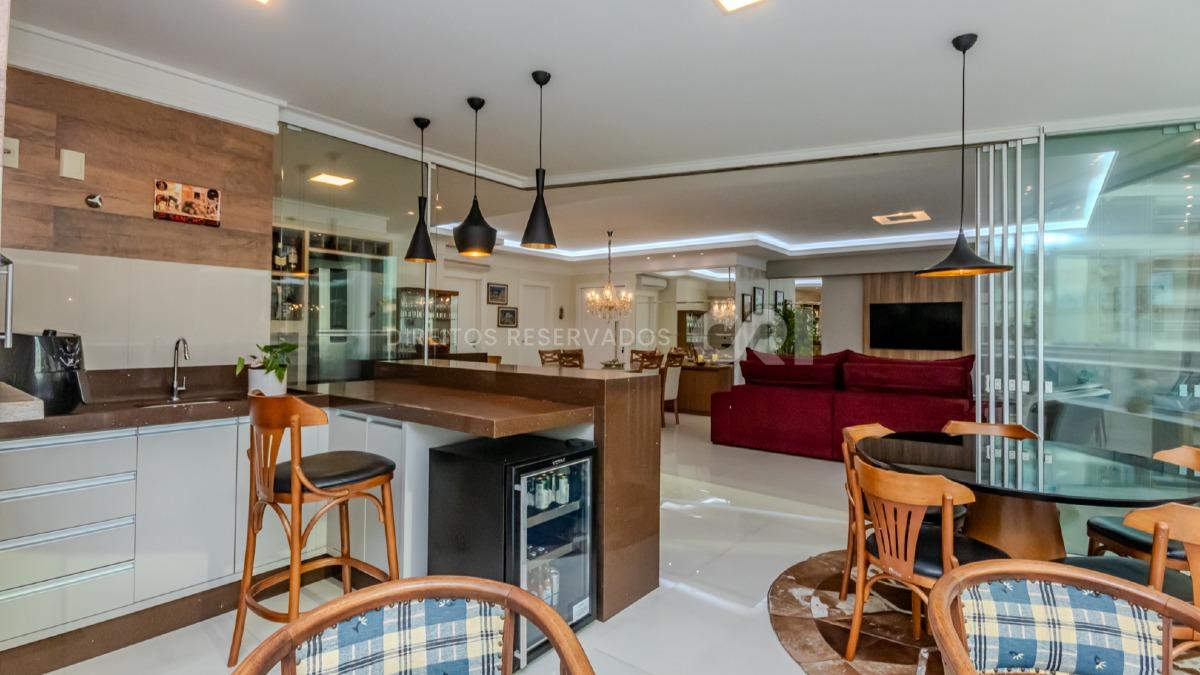 Apartamento com 3 Suítes no Edifício Vicenzo Residence na Meia Praia em Itapema