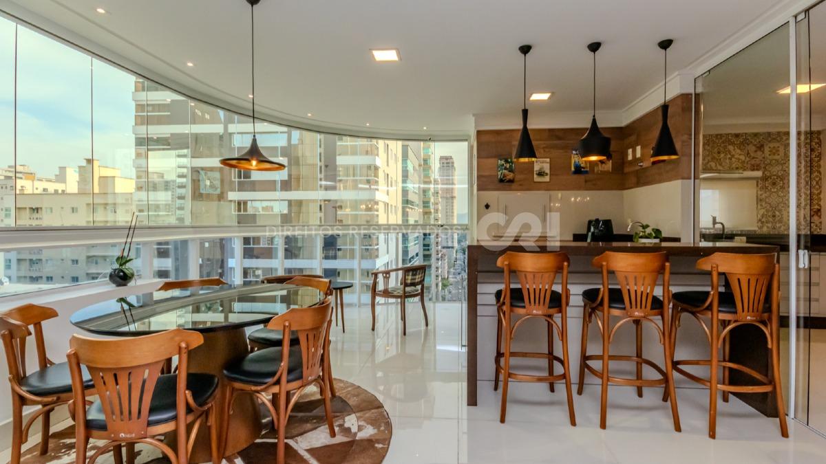 Apartamento com 3 Suítes no Edifício Vicenzo Residence na Meia Praia em Itapema