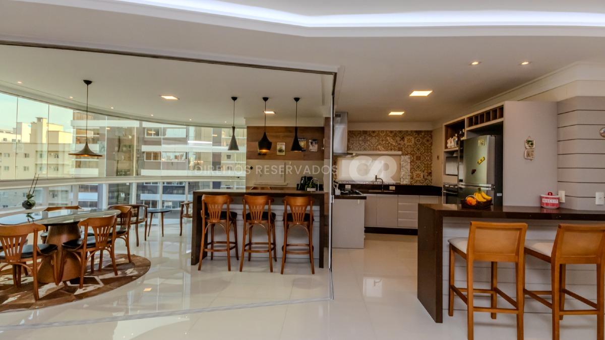 Apartamento com 3 Suítes no Edifício Vicenzo Residence na Meia Praia em Itapema