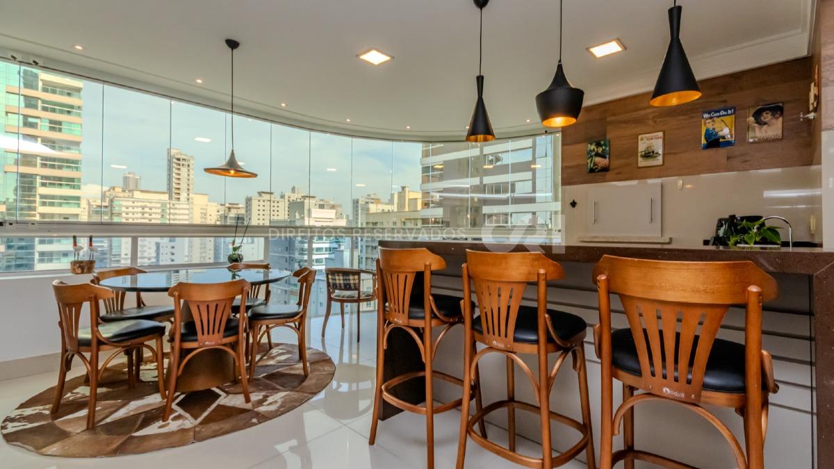 Apartamento com 3 Suítes no Edifício Vicenzo Residence na Meia Praia em Itapema