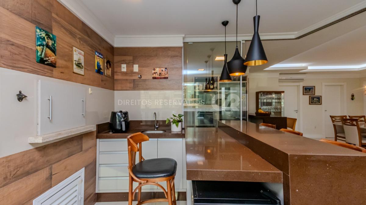 Apartamento com 3 Suítes no Edifício Vicenzo Residence na Meia Praia em Itapema