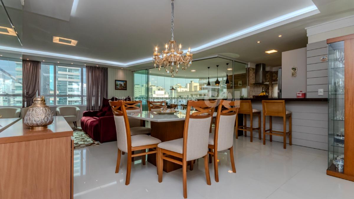Apartamento com 3 Suítes no Edifício Vicenzo Residence na Meia Praia em Itapema