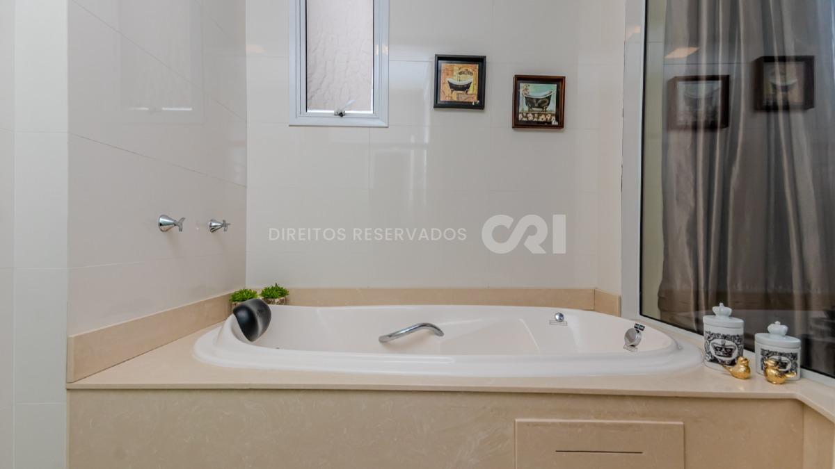 Apartamento com 3 Suítes no Edifício Vicenzo Residence na Meia Praia em Itapema