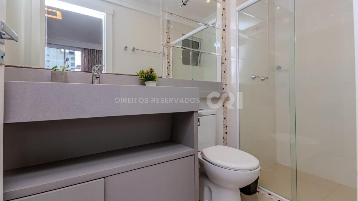 Apartamento com 3 Suítes no Edifício Vicenzo Residence na Meia Praia em Itapema