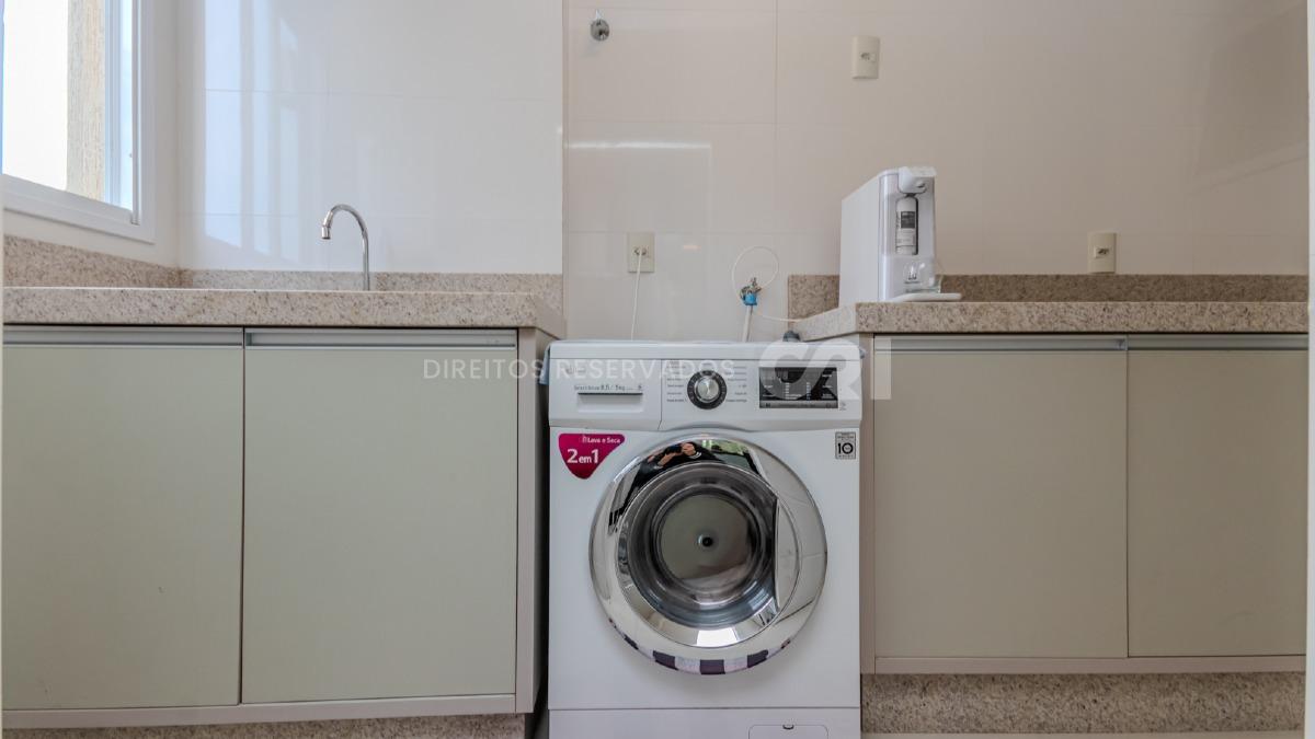 Apartamento com 3 Suítes no Edifício Vicenzo Residence na Meia Praia em Itapema
