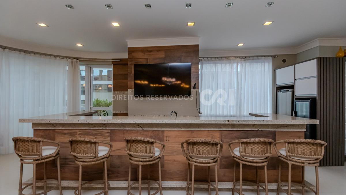 Apartamento com 3 Suítes no Edifício Vicenzo Residence na Meia Praia em Itapema
